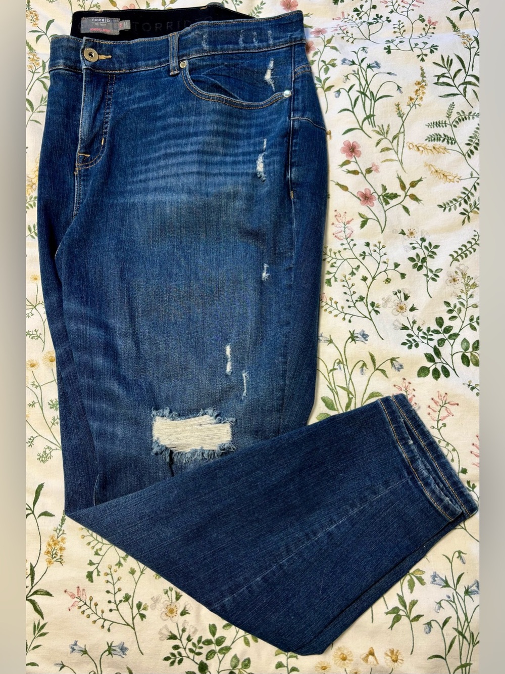 Torrid Bombshell Skinny Distressed Jeans - 26R